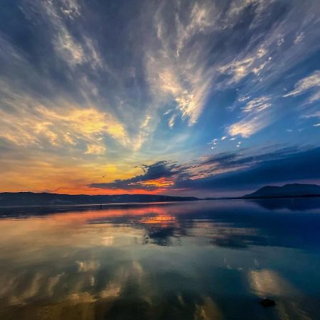 A Lake, A Mountain And The House With The Red Door Клирлейк Экстерьер фото